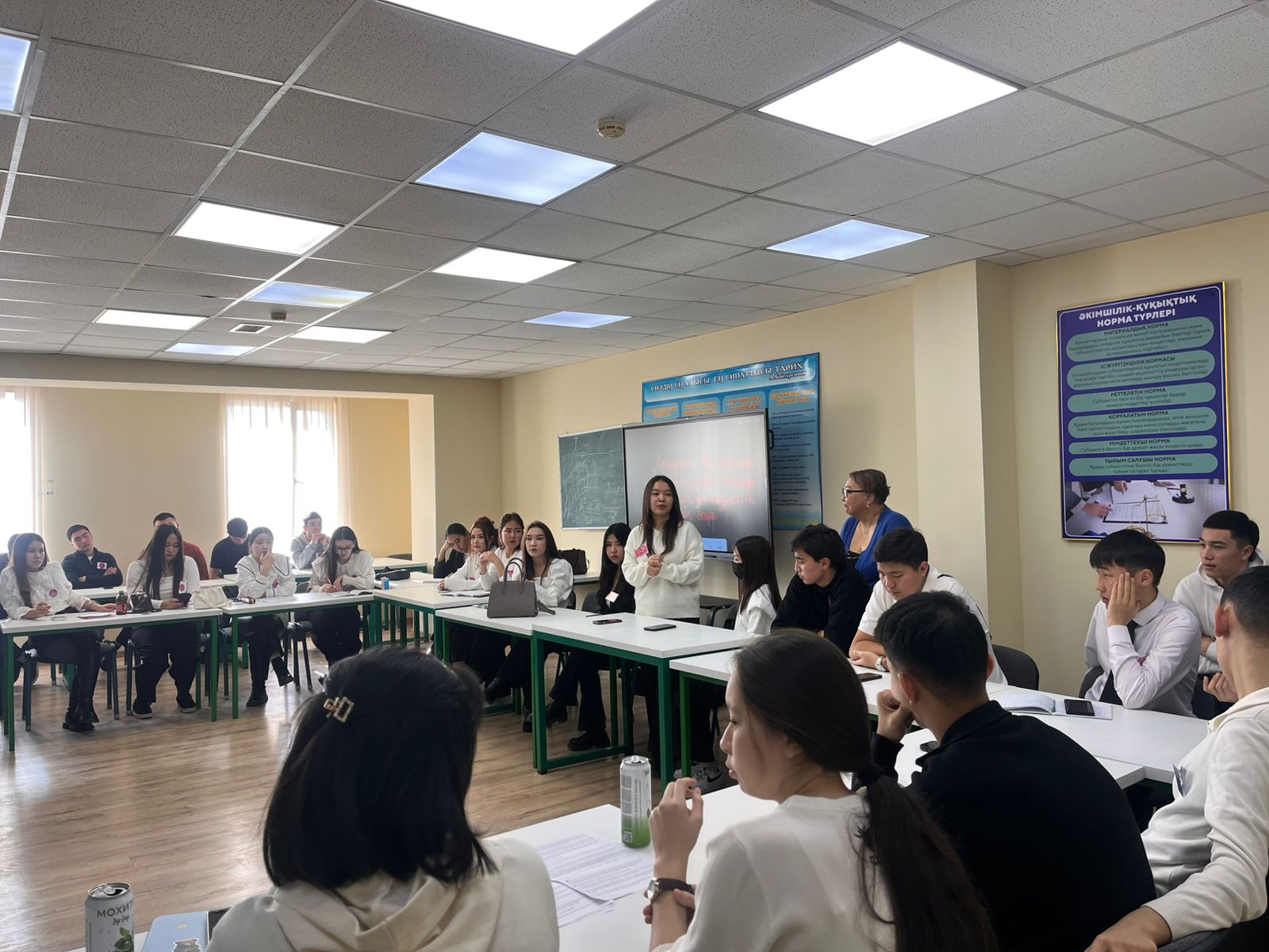 "Жасанды интеллект пен әлеуметтік желілердің студенттің жеке басын қалыптастыруға әсері" тақырыбындағы дөңгелек үстел.