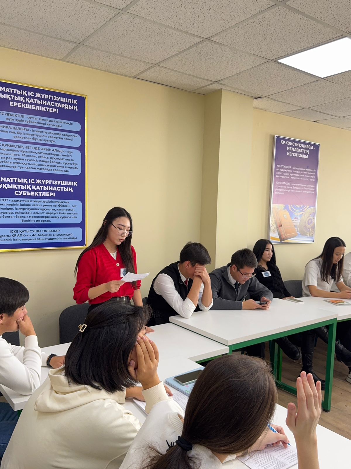 "Жасанды интеллект пен әлеуметтік желілердің студенттің жеке басын қалыптастыруға әсері" тақырыбындағы дөңгелек үстел.