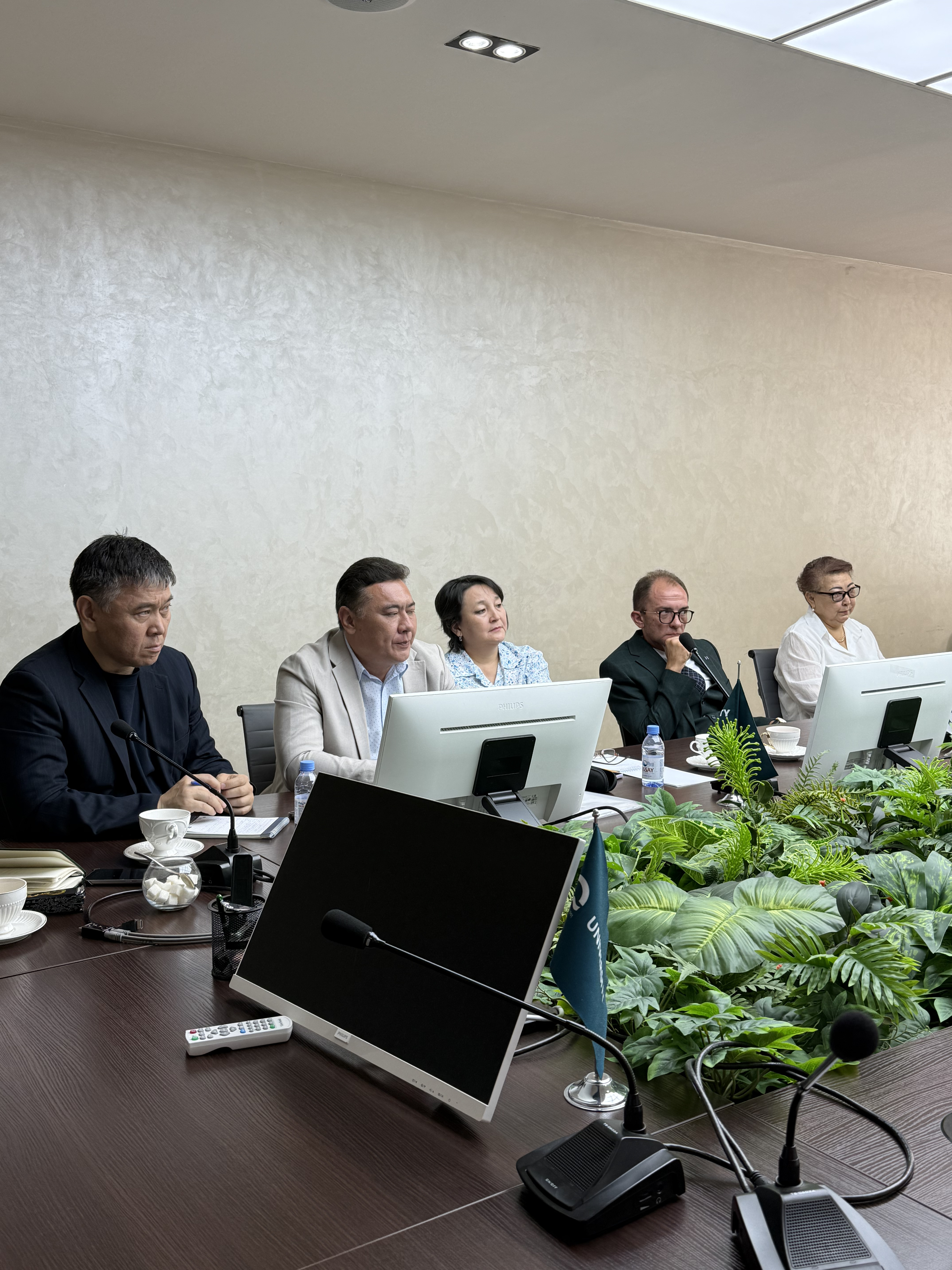 «Құқық» академиялық мектебінің профессор-оқытушылар құрамының Қазақстан бизнес-омбудсмені институтының өкілдерімен кездесуі!