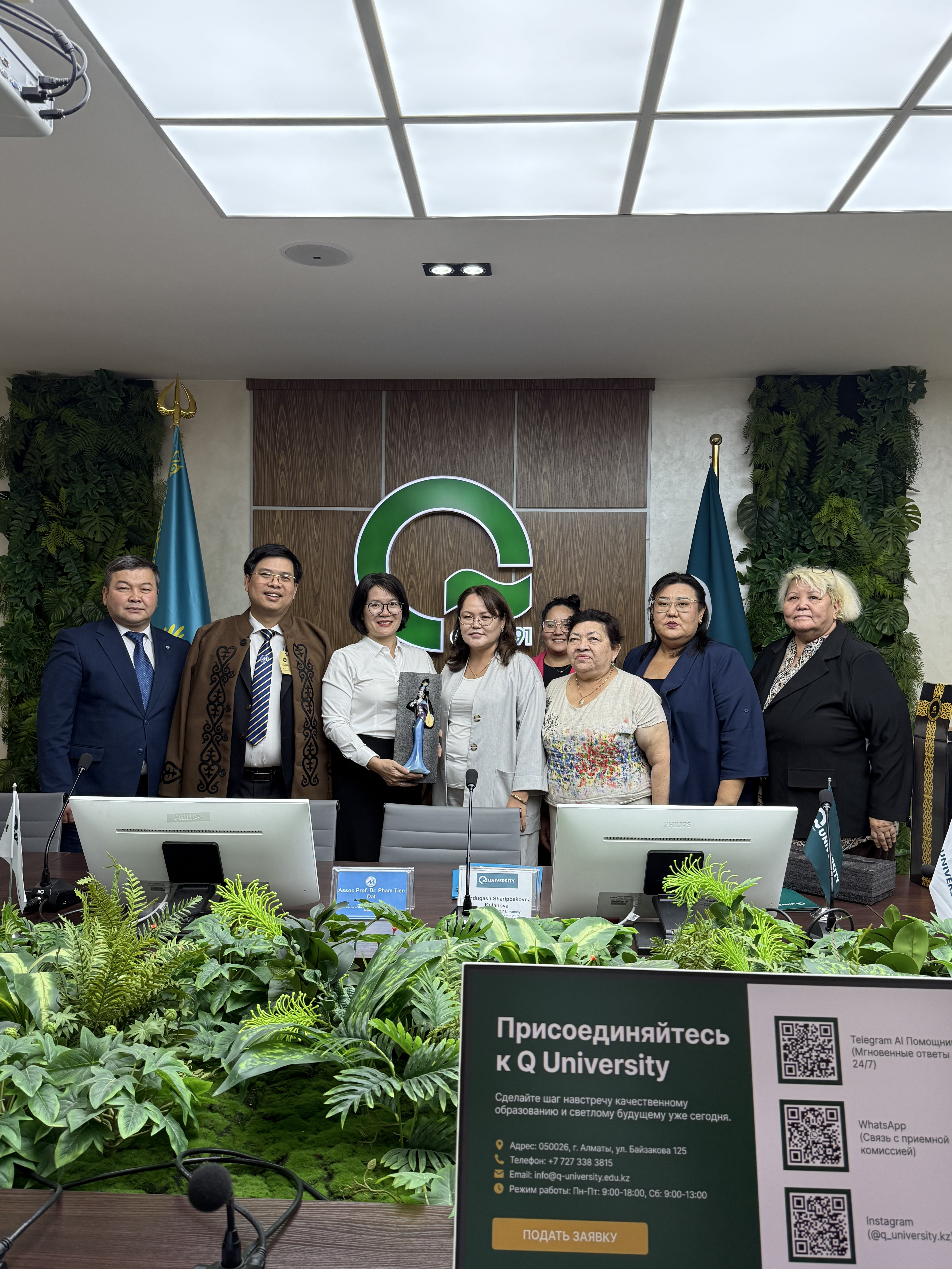 Q University-де Вьетнамның Қаржы және маркетинг университетімен кездесу өтті